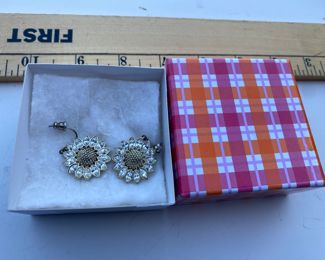 Fossil Sunflower Earrings $5.00