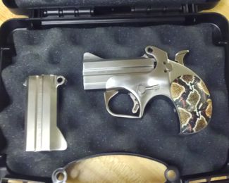 BOND ARMS DERRINGER WITH CASE, EXTRA BARREL AND GRIPS