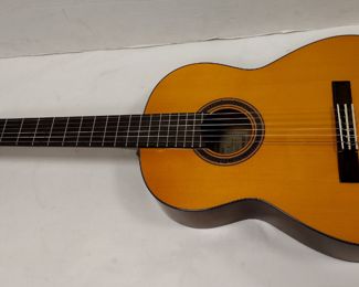 YAMAHA CG101A CLASSICAL GUITAR