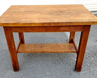 SMALL MISSION OAK DESK, LIKELY FROM A SCHOOL.  Top loose, water rings on top
