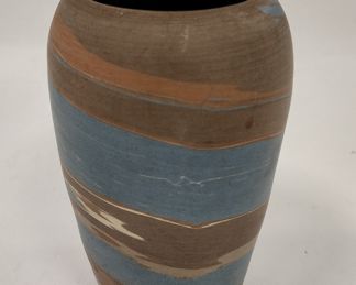 NILOAK MISSION SWIRL ART POTTERY VASE. HAS OLD STICKER ON BASE