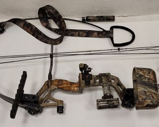 MARTIN'S BOW, ARROWS, AND CASE   