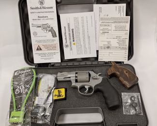  SMITH & WESSON PERFORMANCE CENTER 9MM 7 SHOT REVOLVER. EXTRA WOOD GRIP, TRIGGER LOCK. INCLUDES CARRY CASE. Will require transfer, fee and shipping with FFL dealer