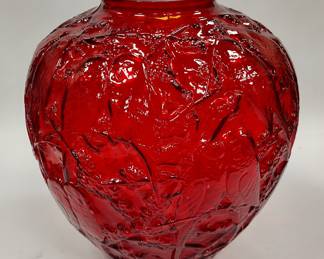  CONSOLIDATED GLASS RED VASE WITH LOVE BIRD MOTIF. 10.5" TALL