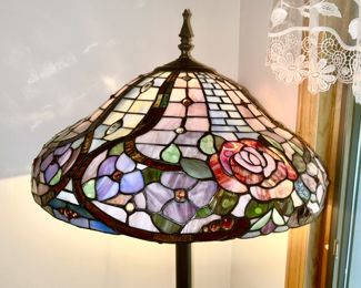 Beautiful stained glass floor lamp (modern)