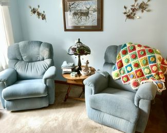 Pair of upholstered recliners, oak side table, deer print, stained glass lamp, metal wall art, vintage crochet afghan
