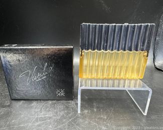 Vuedex Acrylic Cigarette Holder with Original Box