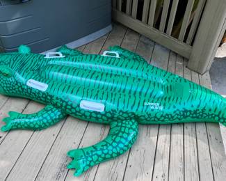 Inflatable gator