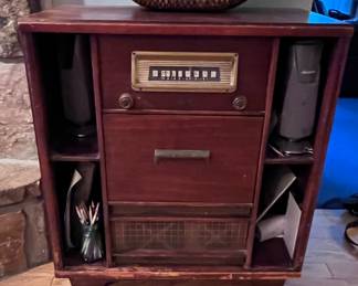 Vintage Silvertone radio turntable console 