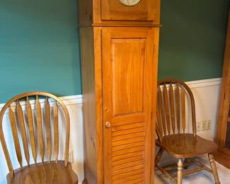 Oak clock with storage