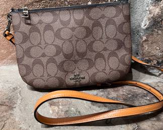 Coach handbag (to be authenticated)