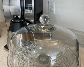 Mr. Coffee coffee maker
Cake dome