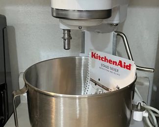 KitchenAid mixer, no attachments