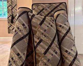 Seat Cushion, (2) Pillows & Bolster