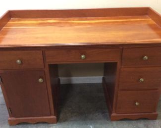 VTG. SOLID CHERRY KNEEHOLE DESK, BOB WILLIAMS, YADKINVILLE, NC