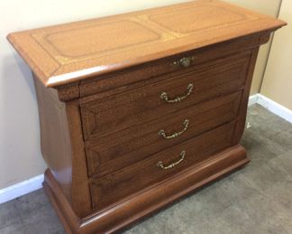 VTG. LEATHER TOP CHEST, MADE IN THE PHIL