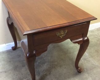 MID CENTURY WOODEN ACCENT END TABLE