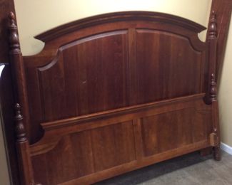 QUEEN SIZE WOODEN BED