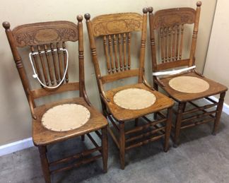 3 VTG. SPINDLE PRESSED BACK DINING CHAIR