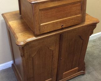 VTG. WOODEN SEWING CABINET