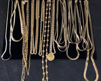 COSTUME JEWELRY TRAY OF NECKLACES