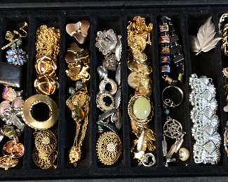 ASSORTED COSTUME JEWELRY, BRACELETS, EARRINGS, BROOCHES, NECKLACES, SARAH COVENTRY, CAMEO PINS