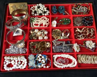 ASSORTED COSTUME JEWELRY, BRACELETS, EARRINGS, BROOCHES, NECKLACES, SARAH COVENTRY, CAMEO PINS