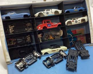 VINTAGE IDEAL MINI SLOT CARS w MOTORIFIC CASE,