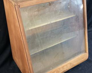 VTG. WOODEN COUNTERTOP DISPLAY CASE,