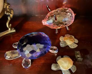 Glass turtle and pig, alabaster turtles