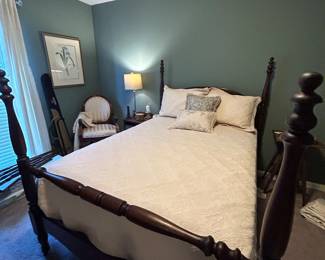 Antique full bed
