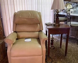 LAZY BOY LIFT CHAIR