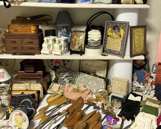 WOOD SHOE STRETCHERS 