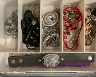 Costume Jewelry - 1,000+ pieces