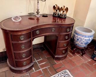 Leather top kidney shaped kneehole desk