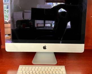 Apple Monitor & Keyboard