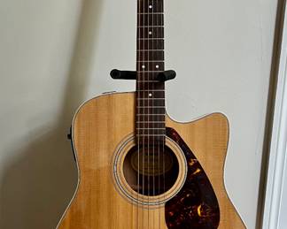 Yamaha FX370C Guitar