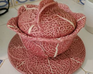 Pink cabbage tureen