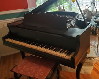Baby Grand piano 