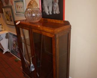 China/display cabinet, decor