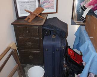 luggage, small chest,