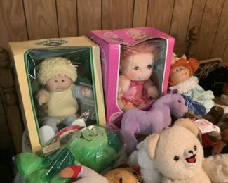 VTG Cabbage Patch, Teddy Ruxpin, and other plush toys 
