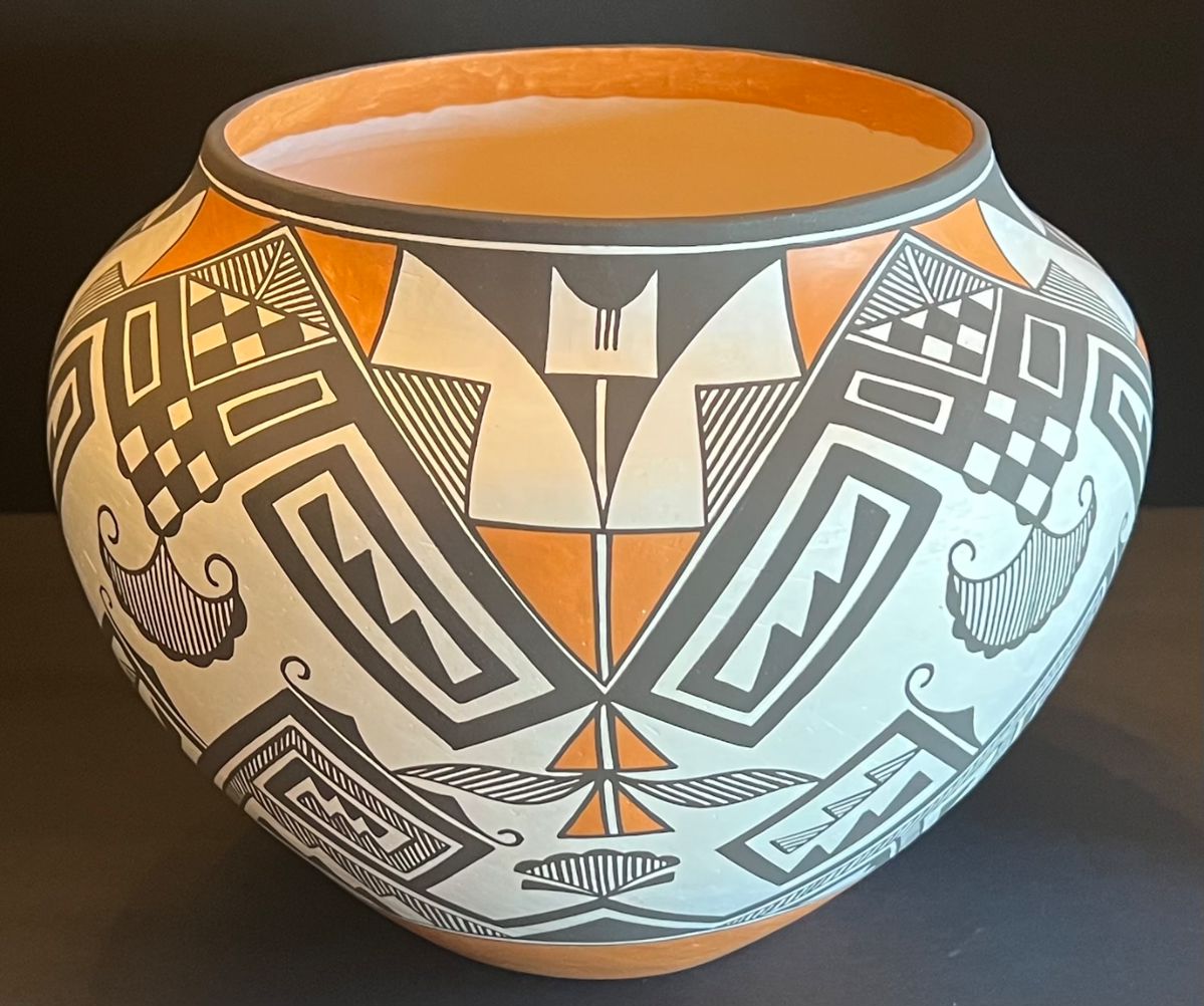 Robert Patricio Acoma Pueblo NM 11" Pottery Bowl Signed
