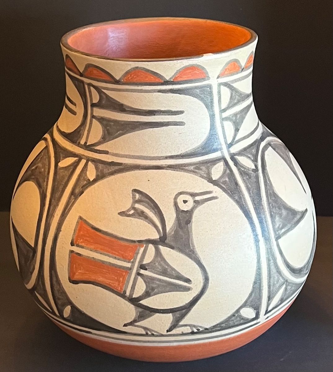 Hilda Coriz Kewa Santo Domingo Pueblo 10.5" Signed Pottery Vase