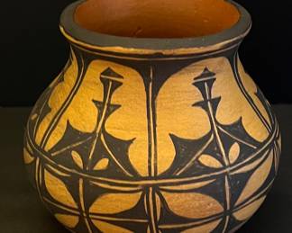 Helen Reano Santo Domingo Pottery 2005 6.25" Signed Pottery Pot