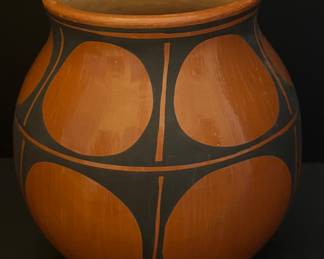 Darrin Aguilar Santo Domingo Pottery Signed 9" Olla