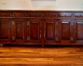 Toms-Price Console. Photo 1 of 3.