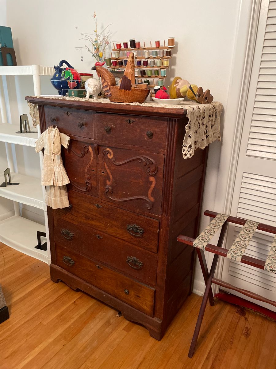 ARLINGTON GEM WITH LOTS OF ANTIQUES starts on 10/26/2023