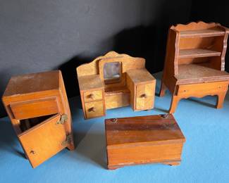 More doll house furniture