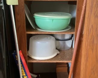 tupperware and storage containers